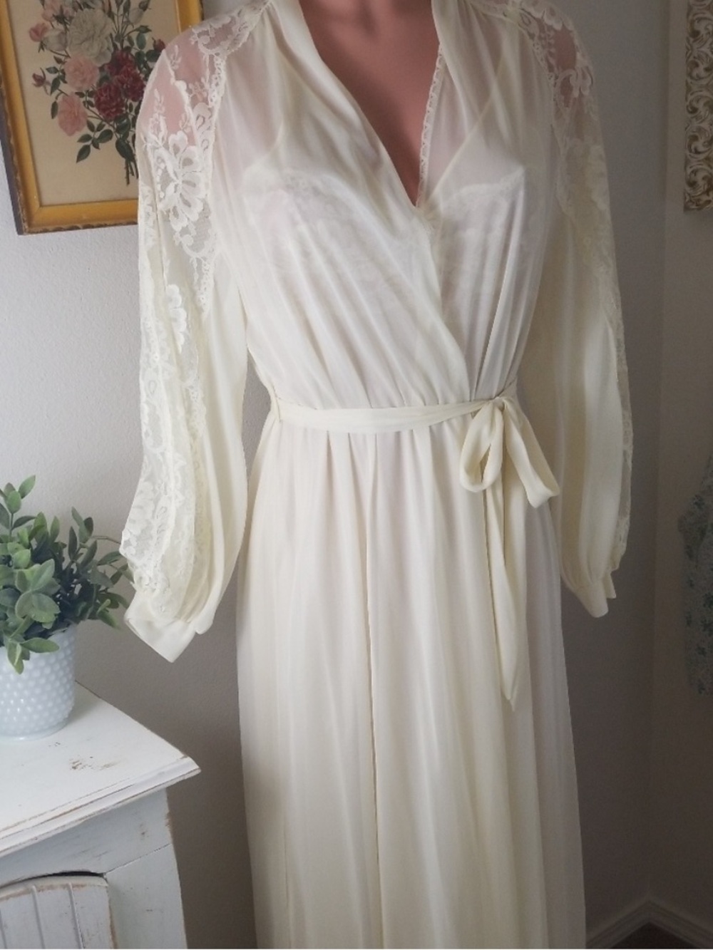 Vintage Lace-Trim Cream Long Robe Chemise with Self-Tie Waist